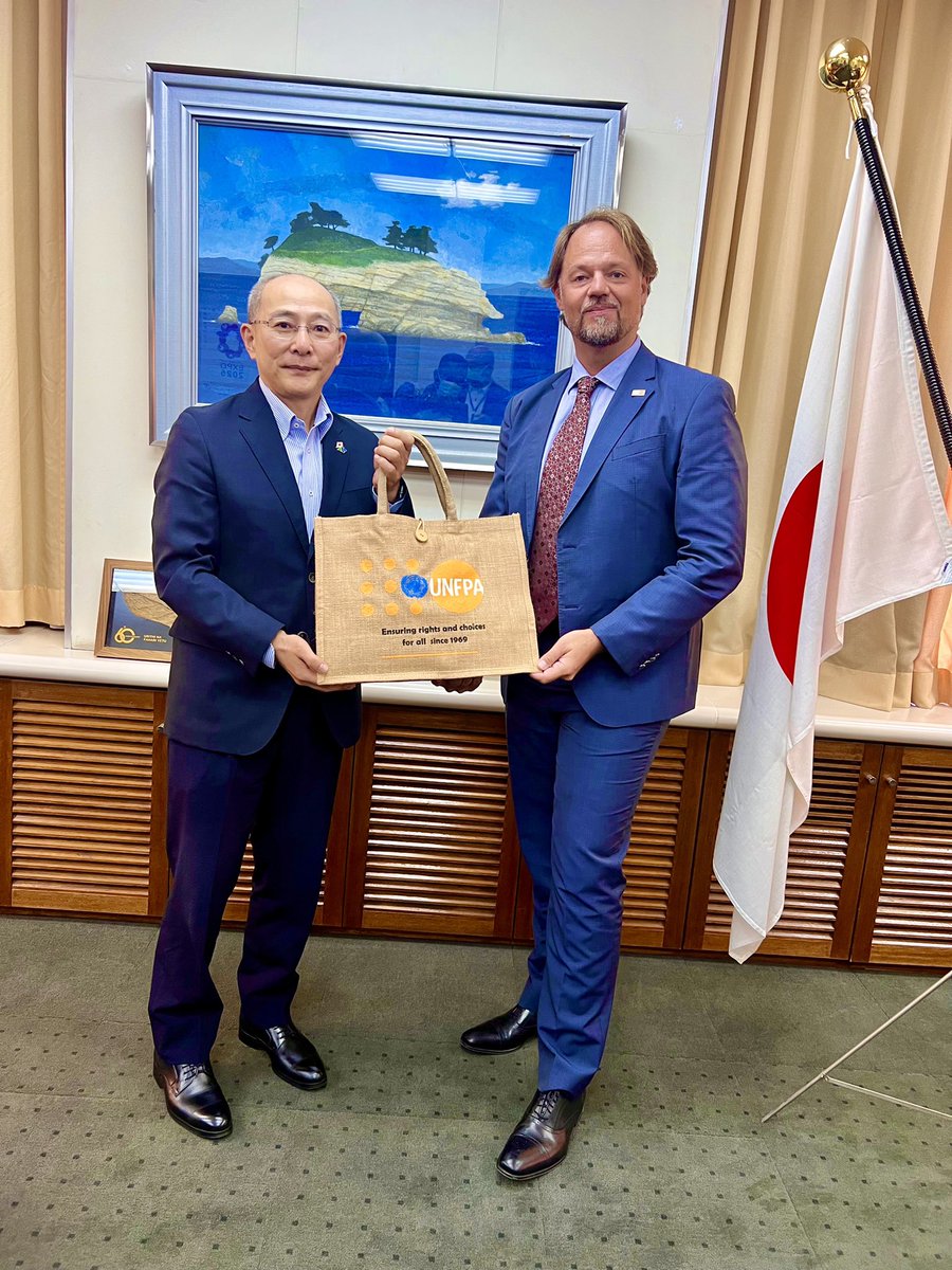 UNFPATanzania's tweet photo. UNFPA Rep @MarkB_Schreiner paid a courtesy call to the new Ambassador of Japan 🇯🇵 in Tanzania 🇹🇿 Hon.#YasushiMisawa @JapanAmb_TZ 

@UNFPA appreciates partnership #JAPAN improving #SRHR for women &amp; adolescent girls

Rights and choices for all 

#PartnersAtCore

#UNTZ 🇺🇳 https://t.co/pEfRtnpeOB