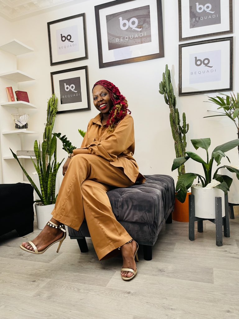 bequadi's tweet photo. Good morning from Bequadi. Beautiful silk outfit. Isa silky Monday #bequadi #cameroon https://t.co/XwLzAsEojl