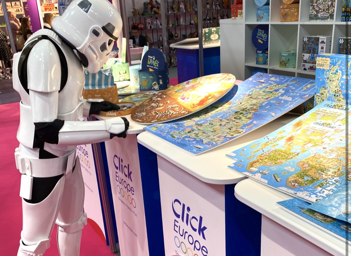 A fab first day yesterday <a href="/SpringAutFair/">Spring & Autumn Fair</a> So lovely to see so many familiar and new faces…and look who liked our puzzles!! 

The full team are in today, pop by and see us - 20J44-K45 

#wholesale #autumnfair2022 #exhibitor