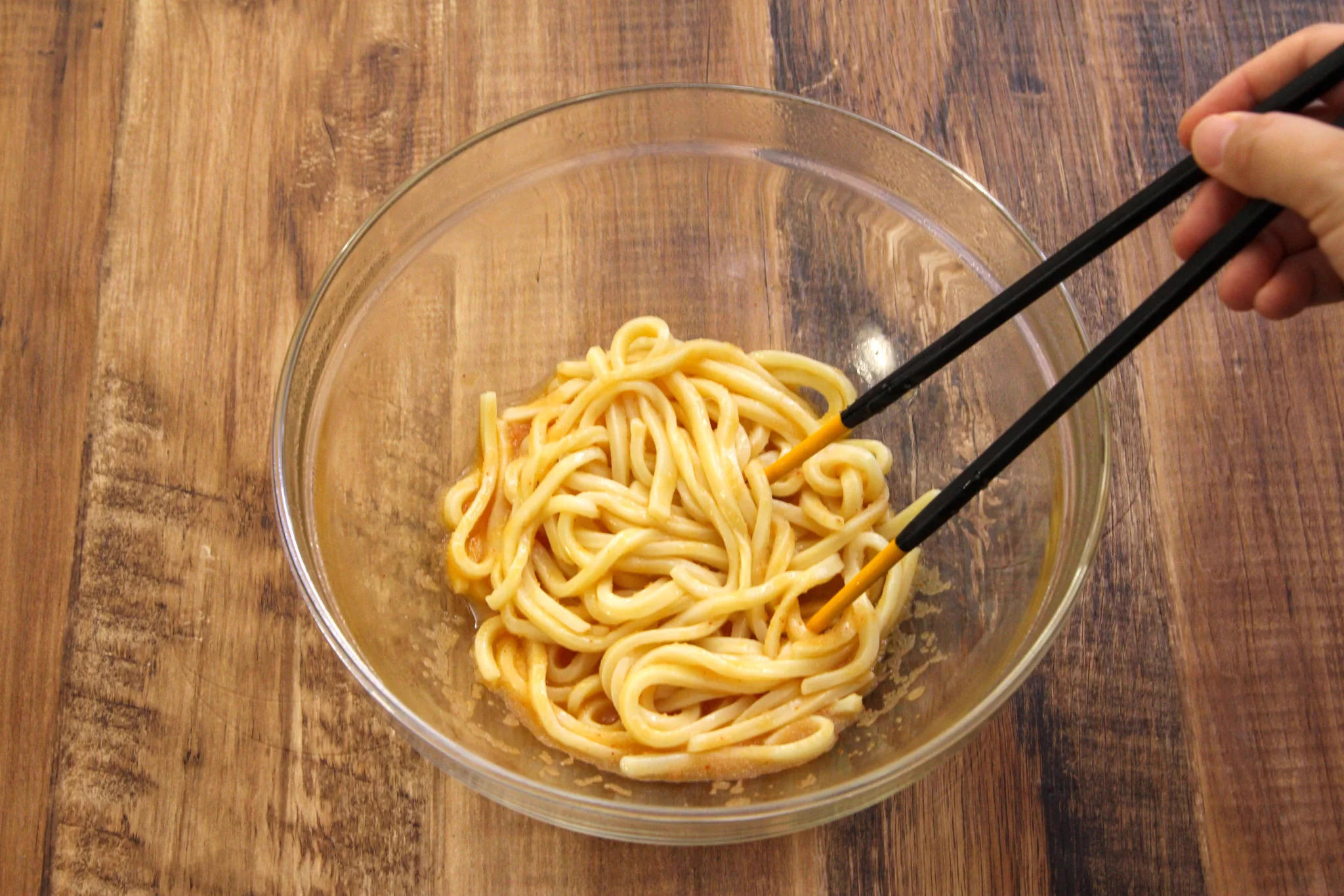 火を使わずに作れるからお手軽！一口食べたらおかわりを作りたくなっちゃうという「うどん」レシピ！