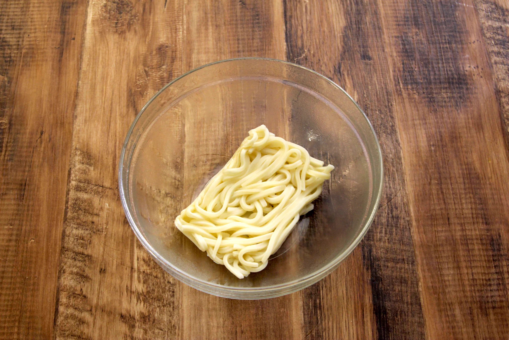火を使わずに作れるからお手軽！一口食べたらおかわりを作りたくなっちゃうという「うどん」レシピ！
