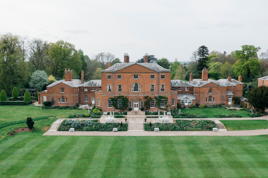 Guides For Brides tweet media