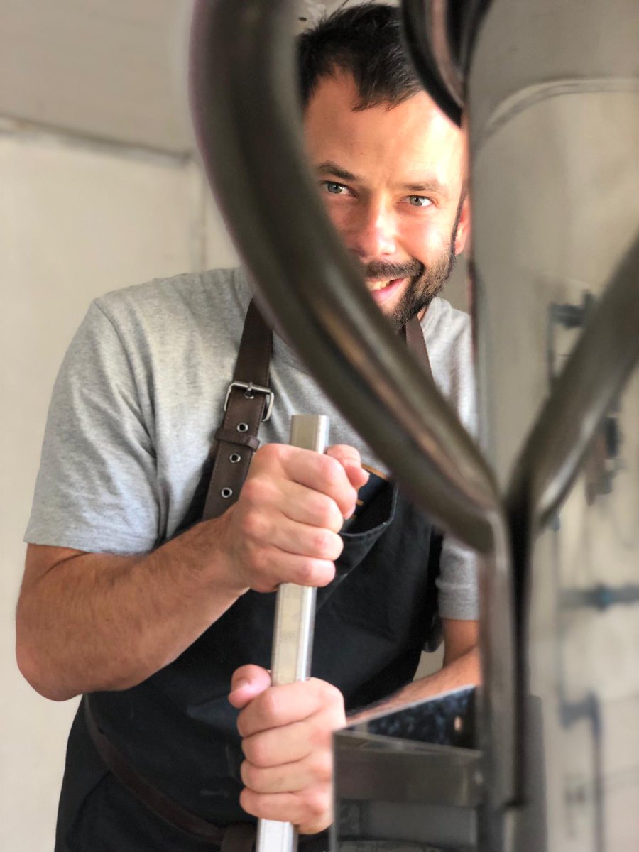 C'est parti, après de nombreuses lectures, on se jette enfin dans le grand bain...ou plutôt #brassin. On continue de lire, apprendre, tester, pendant que ça barbotte 👩‍🔬👨‍🔬 
#brewing #bièreartisanale