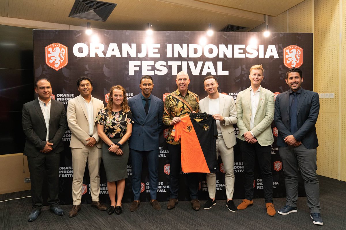 michaelvdstar's tweet photo. Short visit to 🇲🇨 the country of my late grandmother * announcement @KNVB Oranje Indonesia festivals * meetings @PSSI &amp; Ministry of Youth&amp;Sport * meeting with @NLinIndonesia &amp; Dutch Business Network * Visit @inspireindo and our 2 WorldCoaches courses - Terima kasih Indonesia!⚽️🌏 https://t.co/dUWsS81mU4