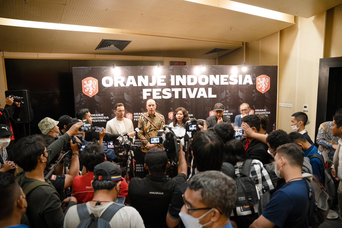 michaelvdstar's tweet photo. Short visit to 🇲🇨 the country of my late grandmother * announcement @KNVB Oranje Indonesia festivals * meetings @PSSI &amp; Ministry of Youth&amp;Sport * meeting with @NLinIndonesia &amp; Dutch Business Network * Visit @inspireindo and our 2 WorldCoaches courses - Terima kasih Indonesia!⚽️🌏 https://t.co/dUWsS81mU4