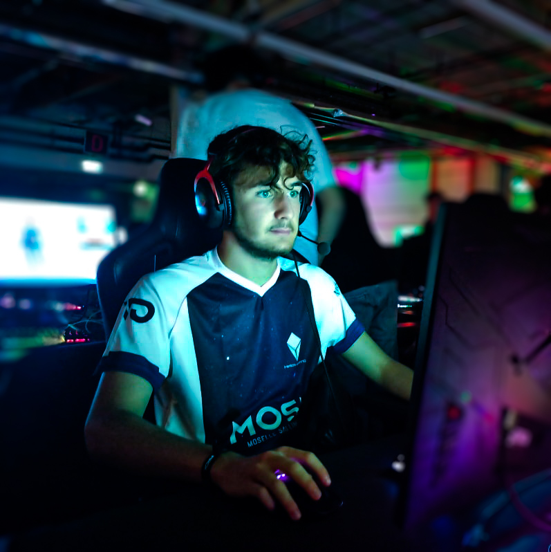 Bon <a href="/AstocFTN/">Astoc</a> commence à se sentir seul au sein du pôle Fortnite .. 

C'est qui les F/A les plus prometteurs du moment sur la scène ? 🔥

Les spécialistes go @ 👇 

cc <a href="/TeamPulseApp/">TeamPulse</a> <a href="/MoselleSL/">Moselle Sans Limite</a>