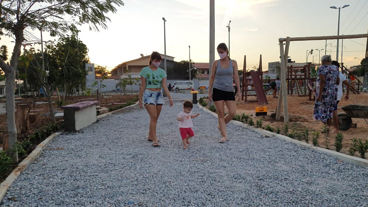 vanleerfdn's tweet photo. Outdoor playing is essential for a holistic development of babies and toddlers, but parents may encounter some barriers to follow through. 

Often the nearest parks are far or not designed appropriately so using digital devices seems like the easiest option. https://t.co/7UTGaLG6ng