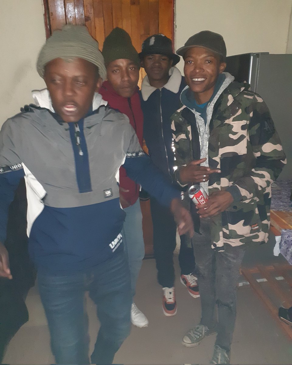 BokopeB's tweet photo. Damn boys🍺🍺🫂🫂 https://t.co/KlsR7VgqF6