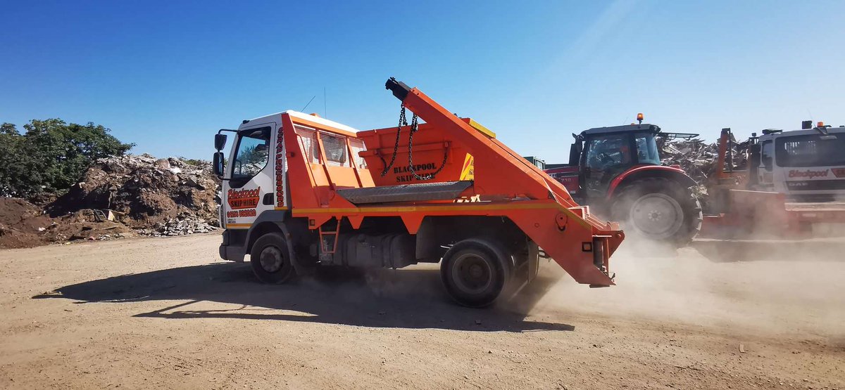 Happy Sunny Monday! 🌞
It's all go this week here at #skiphire.
All our #waste services are open throughout the week as normal.
2ton and 4ton #generalwaste skips can be booked via this link- blackpool-skiphire.co.uk
To chat with our  team please call
01253 892020.
#scrap #skips