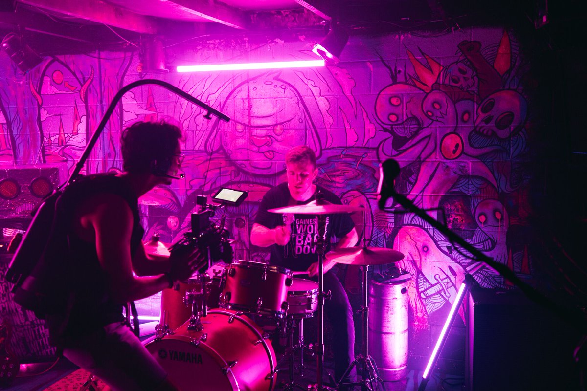 GodoxGlobal's tweet photo. Some music video behind-the-scene looks featuring our #TL120. Director Kyle Andrew Loftus(KAL VISUALS) used the TL120 rigged on set to create vibrant vibes. Would you like to see this set with TL180?
#godox #TL180 #tubelight #TL60 #TL30 #ledlight #videoproduction #musicvideo https://t.co/6PTmGwRWpd