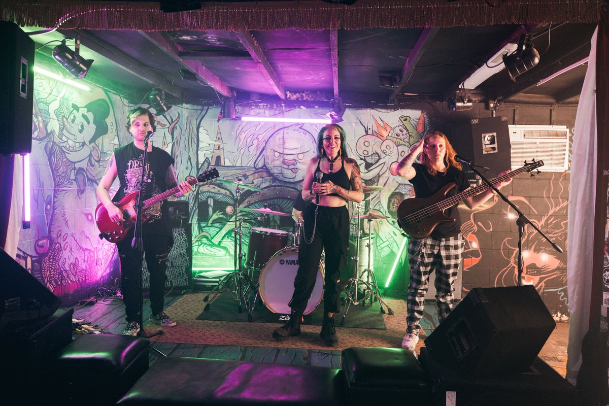 GodoxGlobal's tweet photo. Some music video behind-the-scene looks featuring our #TL120. Director Kyle Andrew Loftus(KAL VISUALS) used the TL120 rigged on set to create vibrant vibes. Would you like to see this set with TL180?
#godox #TL180 #tubelight #TL60 #TL30 #ledlight #videoproduction #musicvideo https://t.co/6PTmGwRWpd