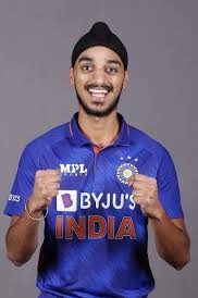 RaviSinghKA's tweet photo. A lot of Sikhs who are now complaining about the treatment of young cricketer #arshdeepsingh by Indians have forgotten #1984SikhGenocide !The mobs of Indians targeted 1000s of Sikhs &amp; burnt them alive. 

If you forget your history, don’t be surprised when it’s repeated! https://t.co/bWt6WwVsUw