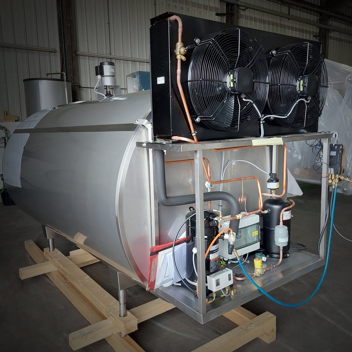 FabdecDairy's tweet photo. Monday Milk tank manufacturing of a DX-FF Tank, outfitted with a CHILL-PAK Condensing Unit.
Only the finishing touches are needed before dispatch!
#manufacturemonday #darikool #fabdec #milkcooling #milktank #condensingunit #teamdairy #dairyfarming #agriculture #dairy #ukmfg https://t.co/x0VWnJTR6L