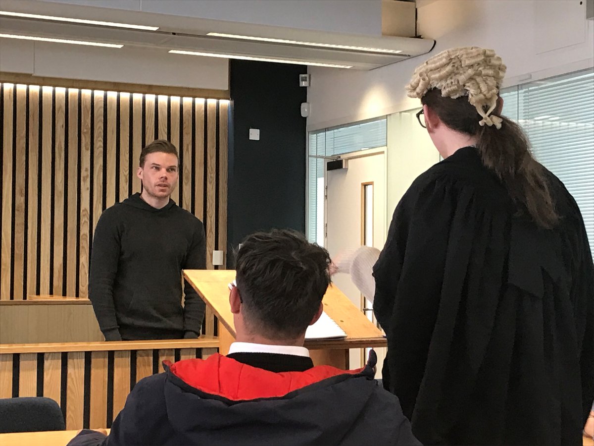 SolentLawSchool's tweet photo. Our next @SolentUni Business and Law Taster Day &amp; Career Conference with @SUS_Business will be on Tuesday 11 October for level 3 (year 12/13) students. Please contact Sophia.Basi@solent.ac.uk or John.Wilson@solent.ac.uk��to make a group booking. (Pictures from last year's event) https://t.co/lBL8I3kbMO