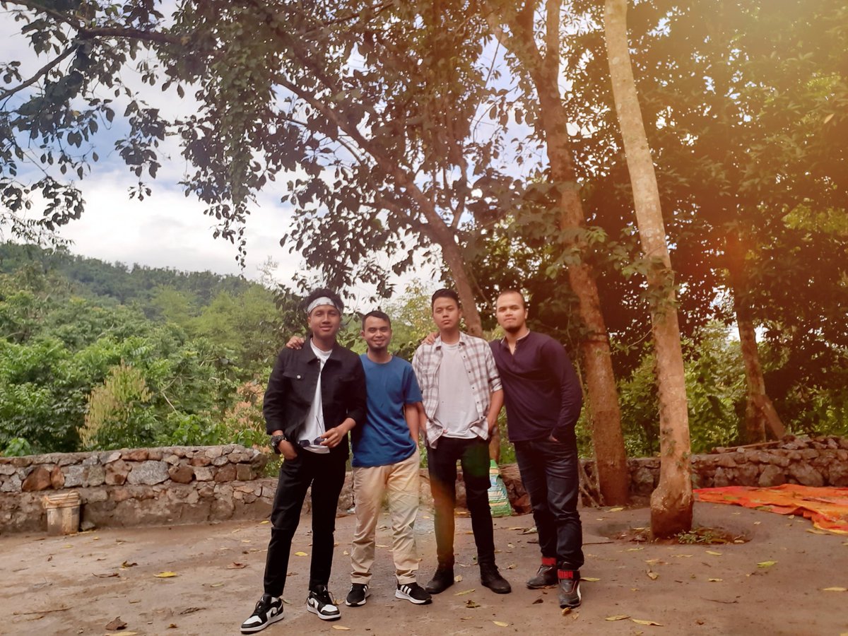 Larry_Bilson's tweet photo. I don't have friends, I got brothers. https://t.co/O3VvAnY4HV