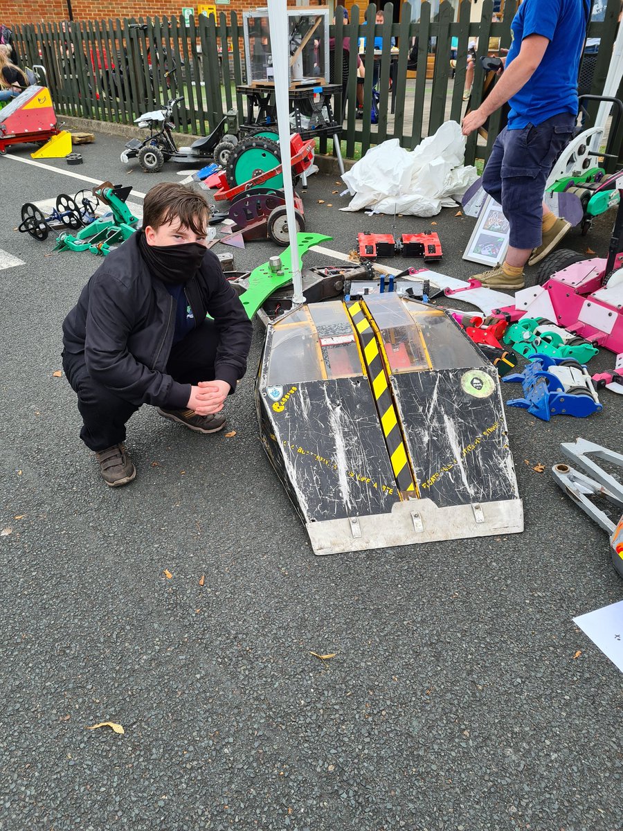 TeamTartanHeart's tweet photo. Great day at RoboNerd 2022, great to catch up with so many folk and see so many people there, Zand had a great time and we got to meet a hero Robot Wars surprise visitor robot,
Thank you and well done all involved in running the event and safe journeys home all 🙂🤖👍 https://t.co/RSKMqu1iRj