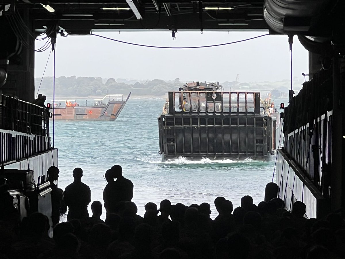 Amphib Ops to the dock of @RFAMountsBay 

@RFAHeadquarters 
@RoyalMarines 
@RoyalNavy 
#UKResponseGroup