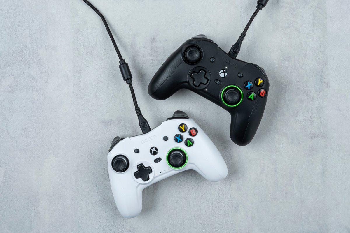 Nacon's tweet photo. The performance-focused Revolution X helps you level up faster thanks to its many customisation options and professional ergonomics, which ensure superior grip and uncompromising comfort! ๐ฎ๐ https://t.co/UYnKa1IpD6
#Nacon #RXPC #RevolutionXProController #Manette #XboxSeriesXS https://t.co/B8Xo8RiANN