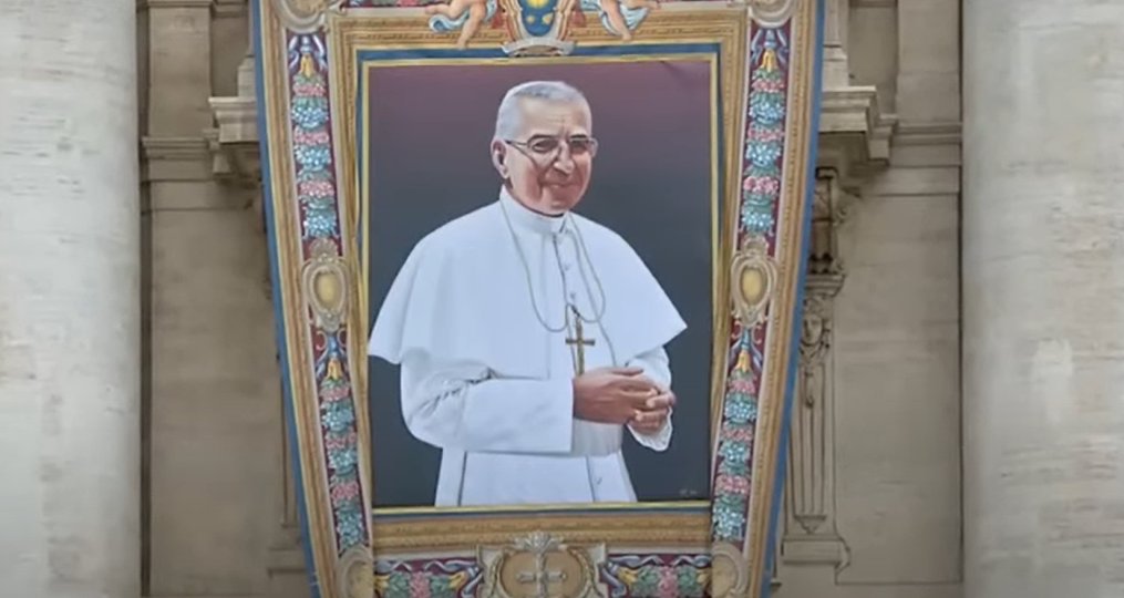 retepiu's tweet photo. Giovanni Paolo I beato. Francesco: "L'amore fino alla fine" - https://t.co/xPWrPBBDGG https://t.co/xW76vEx1aB