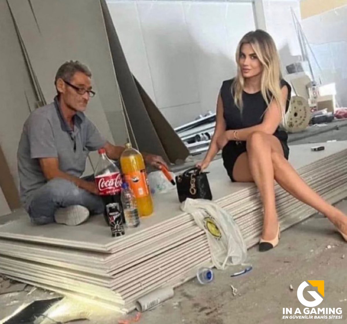 Yoğun Bakım Hemşiresi / Servis Hemşiresi.