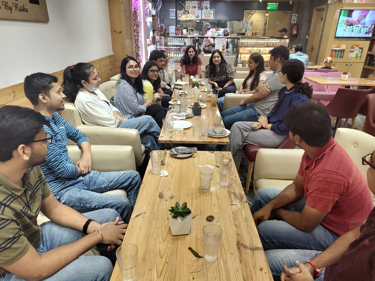 FMSAlumni's tweet photo. 'Coffee With Your Alum' Presented by #KokomaéArtisanalChocolates.
Alumni Relations FMS Delhi organised our fourth offline coffee connect event for this academic year with Mr. Shrey Gupta.
#AlumniRelations #FMSAlumni #RedBuildingofDreams #CoffeeWithYourAlum https://t.co/xuaQgdcmzs