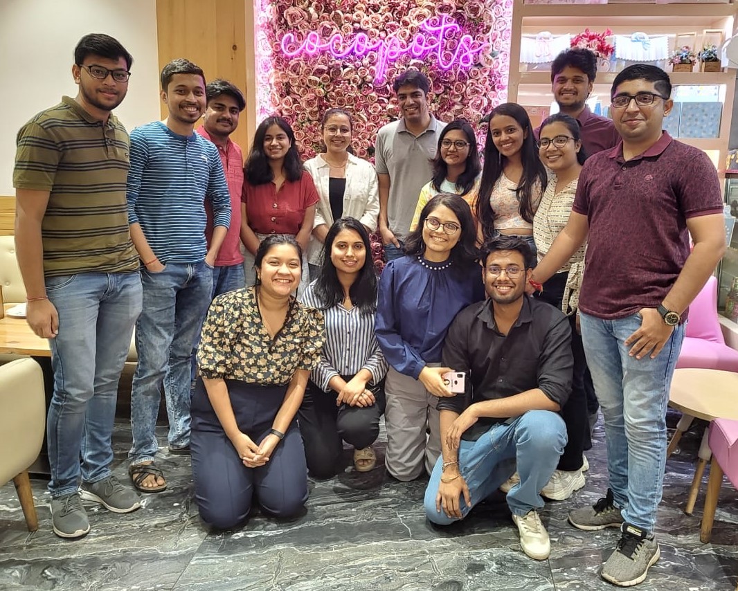 FMSAlumni's tweet photo. 'Coffee With Your Alum' Presented by #KokomaéArtisanalChocolates.
Alumni Relations FMS Delhi organised our fourth offline coffee connect event for this academic year with Mr. Shrey Gupta.
#AlumniRelations #FMSAlumni #RedBuildingofDreams #CoffeeWithYourAlum https://t.co/xuaQgdcmzs