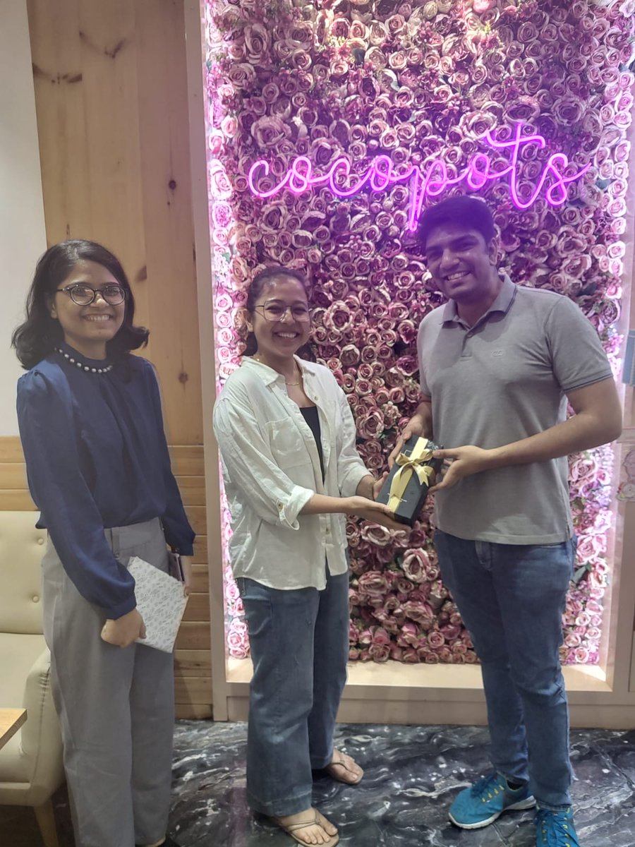 FMSAlumni's tweet photo. 'Coffee With Your Alum' Presented by #KokomaéArtisanalChocolates.
Alumni Relations FMS Delhi organised our fourth offline coffee connect event for this academic year with Mr. Shrey Gupta.
#AlumniRelations #FMSAlumni #RedBuildingofDreams #CoffeeWithYourAlum https://t.co/xuaQgdcmzs