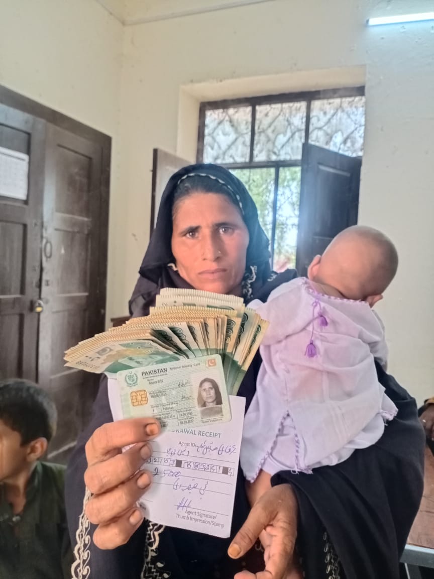 BISP_EMPLOYEES's tweet photo. سیلاب زدگان کیلئے امداد کی فراہمی میں بی آئی ایس پی ملازمین اپنے فرائض سرانجام دینے میں کوشاں۔
@ShaziaAttaMarri @bisp_pakistan @BBhuttoZardari @MuradAliShahPPP @CMShehbaz
#Timescalepromotion #RegularPromotion #MedicalforBISPEmployees #Pension #ContingentEmployeesRegularisation https://t.co/DA3CxVfl1L