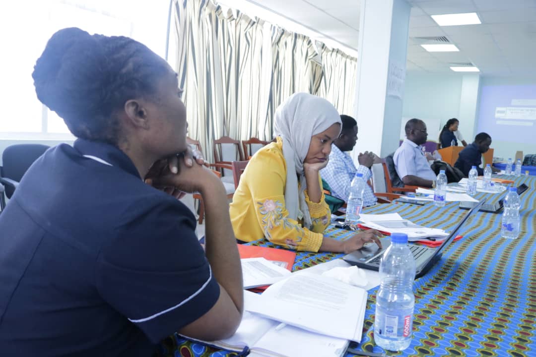 michuziblog's tweet photo. #Michuzitv Wafanyakazi wa Hospitali ya Benjamin Mkapa (BMH) wamepatiwa mafunzo ya ukatili wa kijinsia ili kuweza kubaini kesi hizo zinapofika BMH)Mafunzo hayo yametolewa na Serikali kwa udhamini wa Shirika la Afya Duniani (WHO). https://t.co/E0JoVffnLh