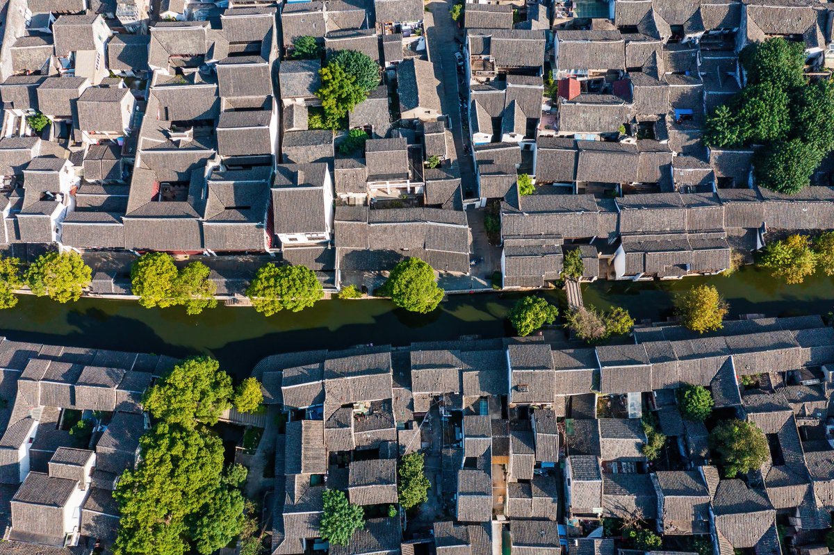 GoJiangsu's tweet photo. The ancient water town of Lili in #Suzhou, #Jiangsu is a perfect destination for anyone looking for a slow-paced trip. Relaxing on a boat and enjoying tasty pastries are among the many activities that will help you recharge. #TravelInJS https://t.co/mSKz1hehCB