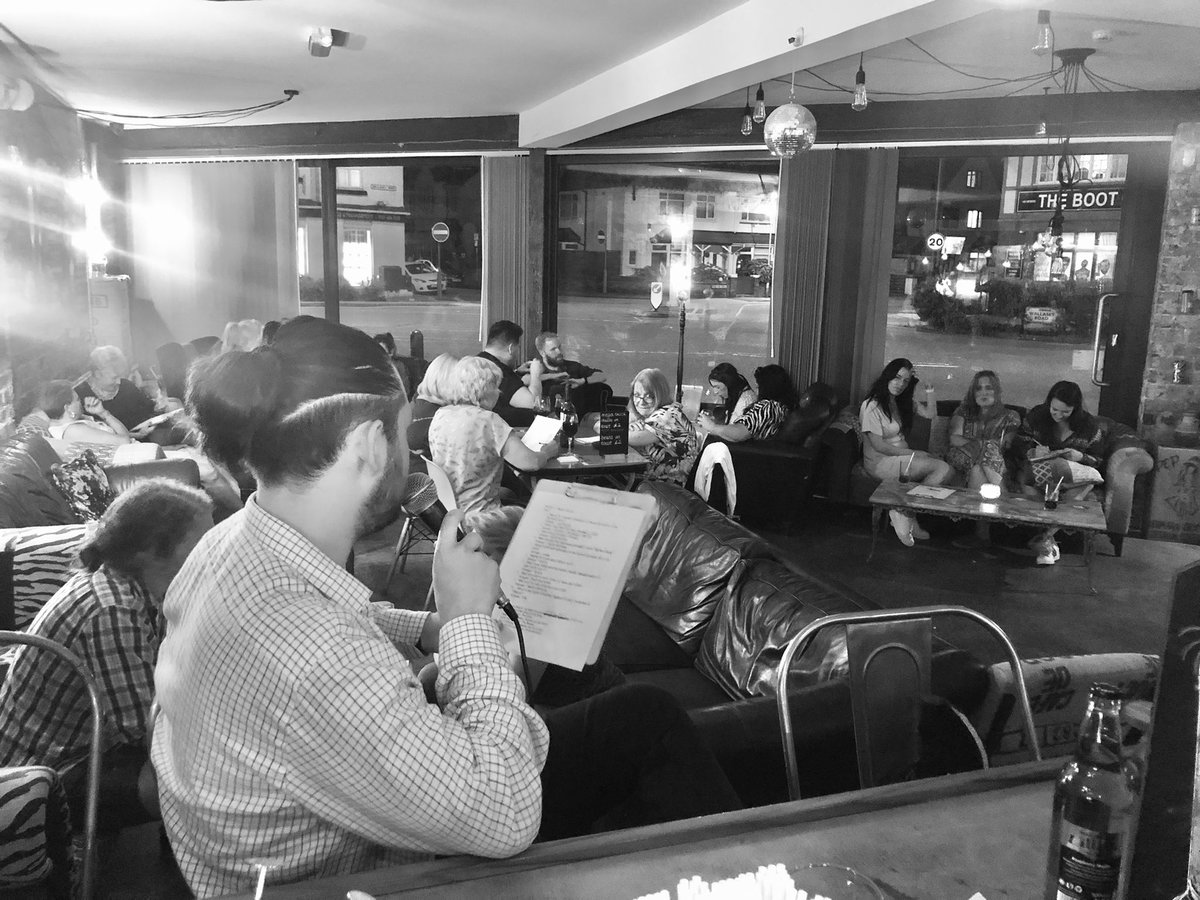 It’s the time again already to put your thinking hats on as our quiz master Reggie takes you on a wild ride this evening!!! Scrappy quiz starting at 8pm tonight, be ready to have your mind boggled 🤪 #scrapyardbar #quiznight #thinkinghats