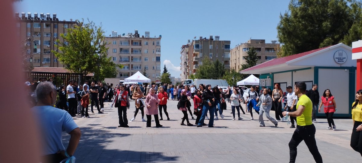 Dünya hareketlilik gününden kalan kareler...
Daha sağlıklı bir beden ve ruh için hareket et. <a href="/mardinartuklu/">Mardin Artuklu Üniversitesi</a>
