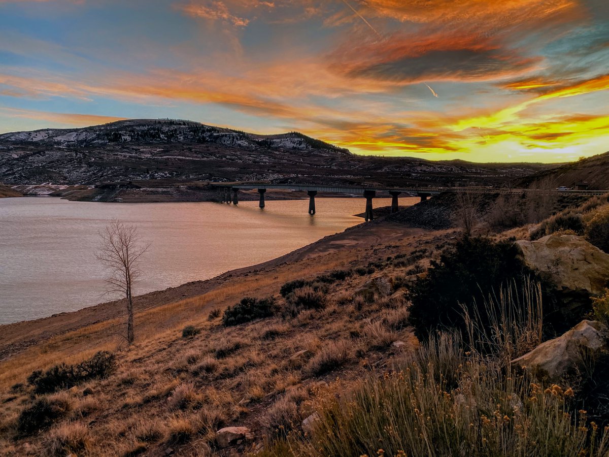 LipeforSunset's tweet photo. Blue Mesa Resevior- Colorado
#blackcanyon #colorado #blackcanyonofthegunnison #colorado #mountain #mountaintop #mountaintops #purposefulwander #reservoir #reservoirs #gunnison #bluemesa #bluemesareservoir #coloradosunset #coloradosunsets
https://t.co/r14AQ29uKy https://t.co/UmJy7n4tyX