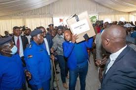 TeyaKevin's tweet photo. Jalang'o atuambie Alikuwa amebeba nini hapa. https://t.co/rhtijgkaGN