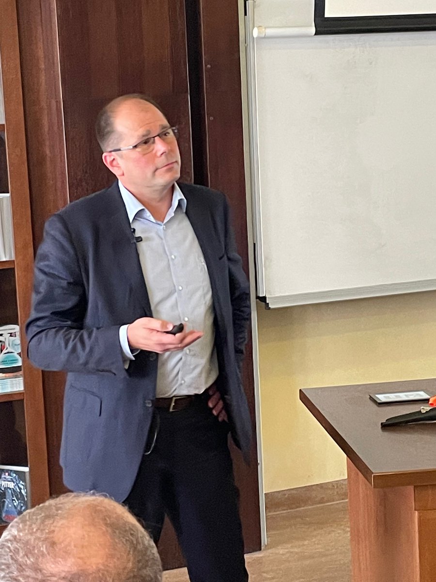 IOCBTech's tweet photo. #patents / #patentapplications r essential in #drugdevelopment - great talk by @andrej_michalik  from @DeClercqPartner at the 8th Prague-Weizmann Summer School 2022

"do good and do well thanks to patents"

#Innovations #BioTech https://t.co/t9bpZ2LwU3