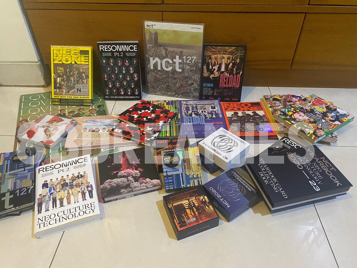 f1rstfruits's tweet photo. help rts are appreciated 🙇‍♀️

halo! aku mau GIVEAWAY album2 NCT ini.

ini siapa duluan yang claim dia yang dapat yaa!

untuk cara claim dan ada album apa aja bakal aku update malem ini under this tweet! ^^ https://t.co/Nb6YbYzTqv
