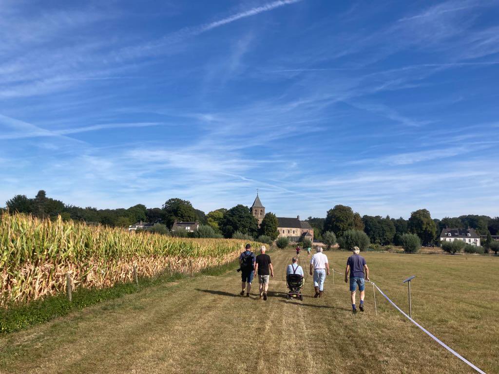 De linten hangen. De borden staan. De whiteribbonmile is weer open voor iedereen. #oosterbeek #airborne #wandeling