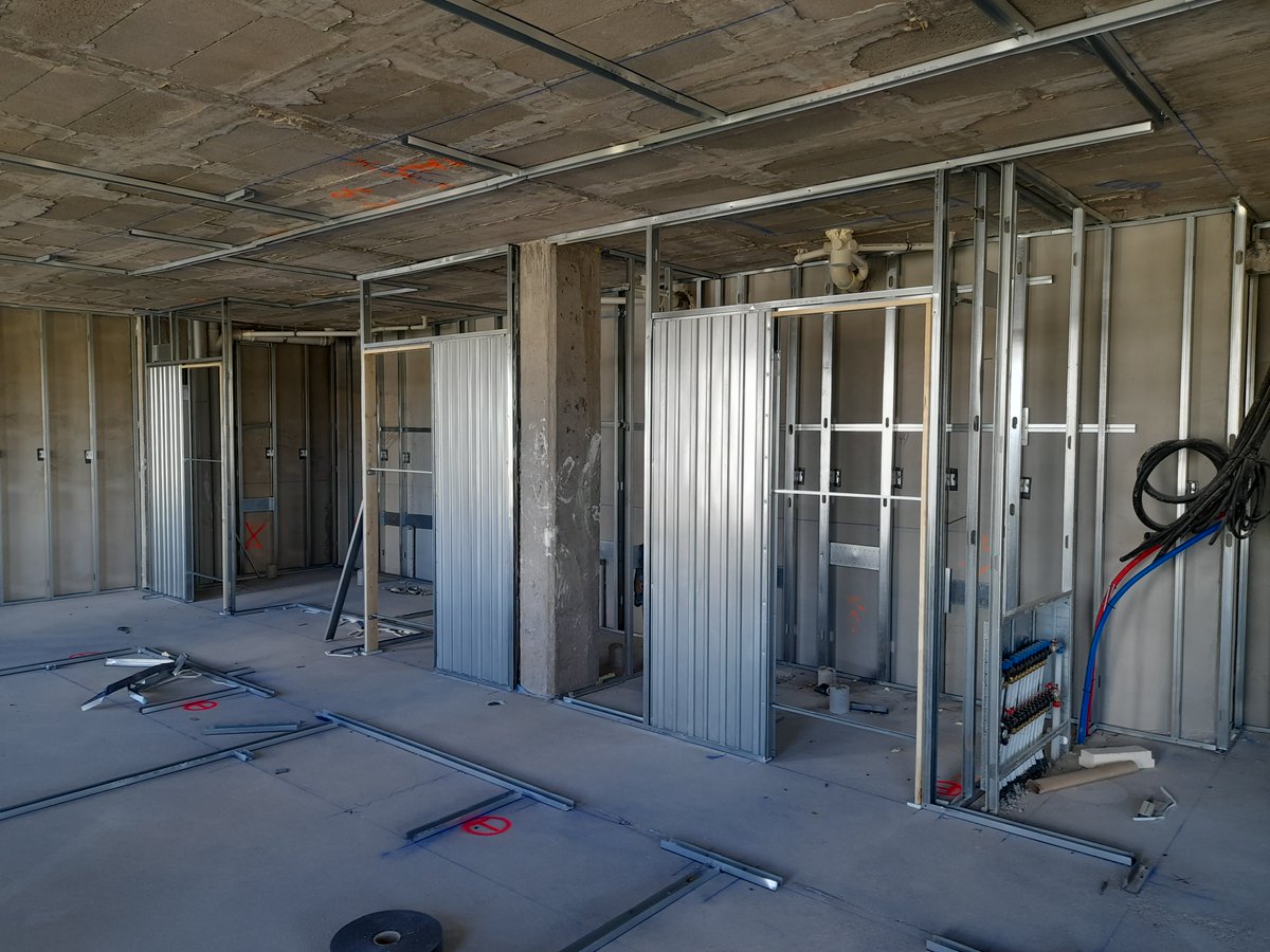 Nuestra promoción AIRBOX, en Madrid, avanza de forma imparable​ 🏗️.

Ya podemos observar las primeras divisiones interiores de las viviendas y ver lo avanzada que luce la fachada del edificio.

🔵ebrosa.com/obra-nueva/mad…