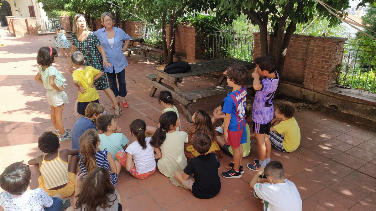 Els infants omple d'alegria l'Escola Arc Iris. Benvinguts!