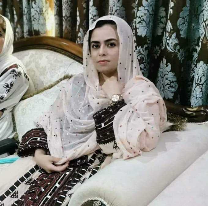 marrisaba1's tweet photo. طمانچہ ان لوگوں کے منہ پر جو کہتے ہیں بلوچستان بچیوں کی تعلیم پر پابندی ہے۔انجینئر عائشہ زہری کو ڈپٹی کمشنر نصیر آباد تعینات کر دیا گیا ہےعائشہ نے بلوچستان کی پہلی خاتون ڈپٹی کمشنر کا اعزاز حاصل کرلیا ہے🇵🇰
#BalochistanIsPakistan https://t.co/iWXSmcNGy8
