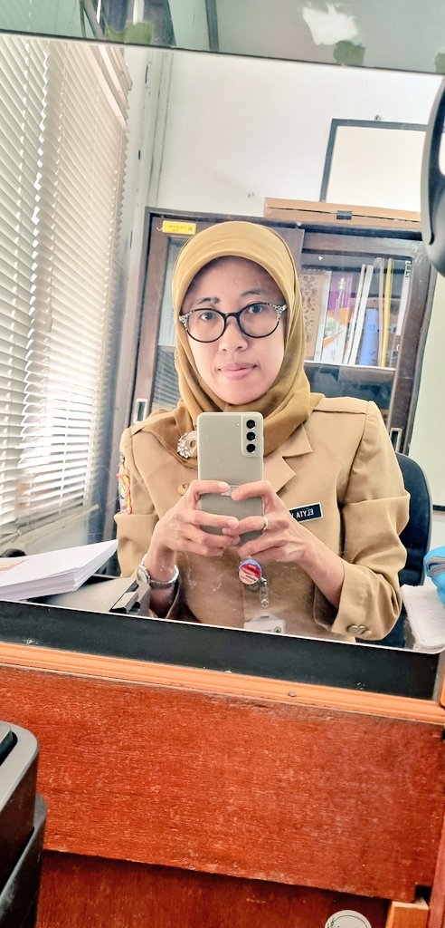 elytavery's tweet photo. Senin pertama bulan September https://t.co/ZHsd1BI7fi
