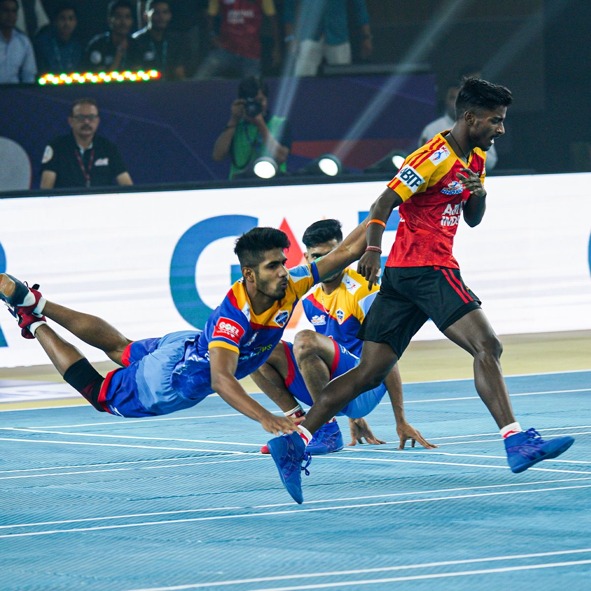 ultimatekhokho's tweet photo. Ruko zara, Final ke photos toh dekho zara ๐
๐ธ | Take a look at the best snapshots from an #UltimateFinal worthy of being called the 'Match of the Tournament' ๐คฉ
#UltimateKhoKho #IndiaMaarChalaang #AbKhoHoga #KhoKho https://t.co/6CDMYTReNq