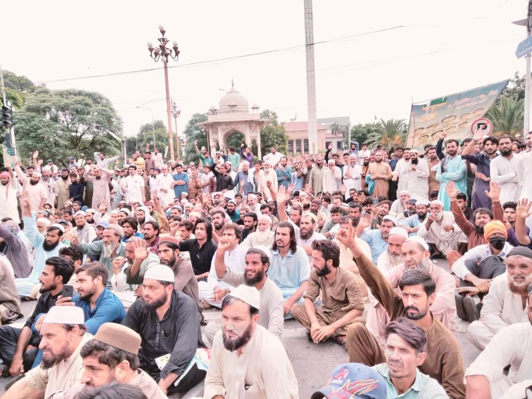 SahilSalarzai8's tweet photo. د ماریه مومند د ناروا قتل په خلاف د پنجاب اسمبلۍ مخې ته لوی احتجاج روان دی 
#Justice4Maria https://t.co/WV546xu294