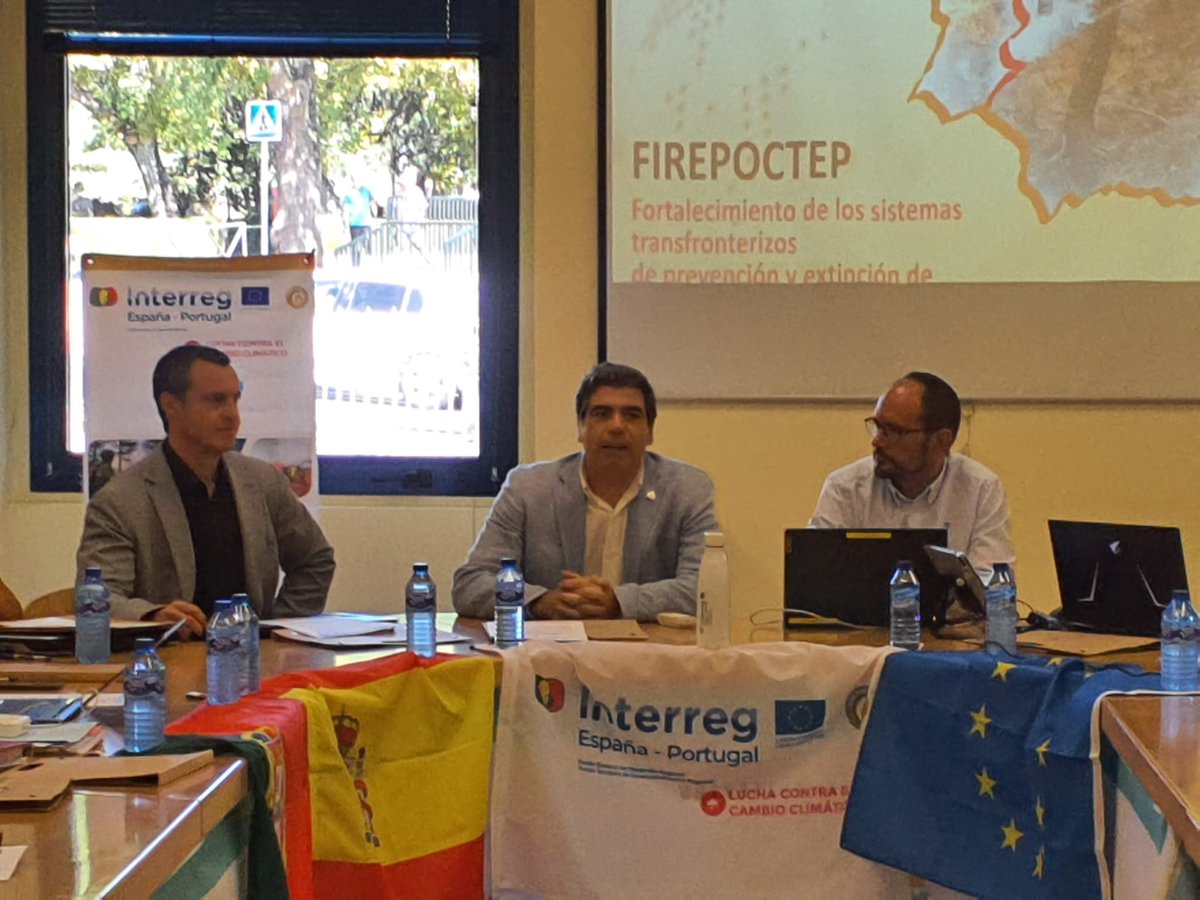 firepoctep's tweet photo. Buenos días desde la Sala de Plenos del @UExPlasencia, donde #Firepoctep celebra hoy la 5ª Jornada Técnica de sus Grupos de Trabajo. Bienvenida del concejal de Medio Ambiente del @Ayto_Plasencia, Sergio López Casares, y el director del @UExPlasencia, Rodrigo Muñoz Quintana. https://t.co/vDLWARy3k4