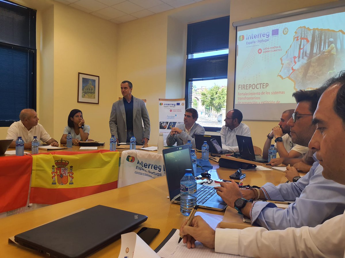 firepoctep's tweet photo. Buenos días desde la Sala de Plenos del @UExPlasencia, donde #Firepoctep celebra hoy la 5ª Jornada Técnica de sus Grupos de Trabajo. Bienvenida del concejal de Medio Ambiente del @Ayto_Plasencia, Sergio López Casares, y el director del @UExPlasencia, Rodrigo Muñoz Quintana. https://t.co/vDLWARy3k4