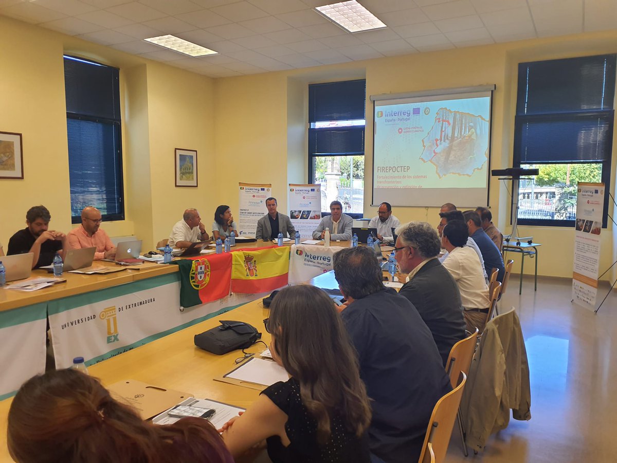 firepoctep's tweet photo. Buenos días desde la Sala de Plenos del @UExPlasencia, donde #Firepoctep celebra hoy la 5ª Jornada Técnica de sus Grupos de Trabajo. Bienvenida del concejal de Medio Ambiente del @Ayto_Plasencia, Sergio López Casares, y el director del @UExPlasencia, Rodrigo Muñoz Quintana. https://t.co/vDLWARy3k4