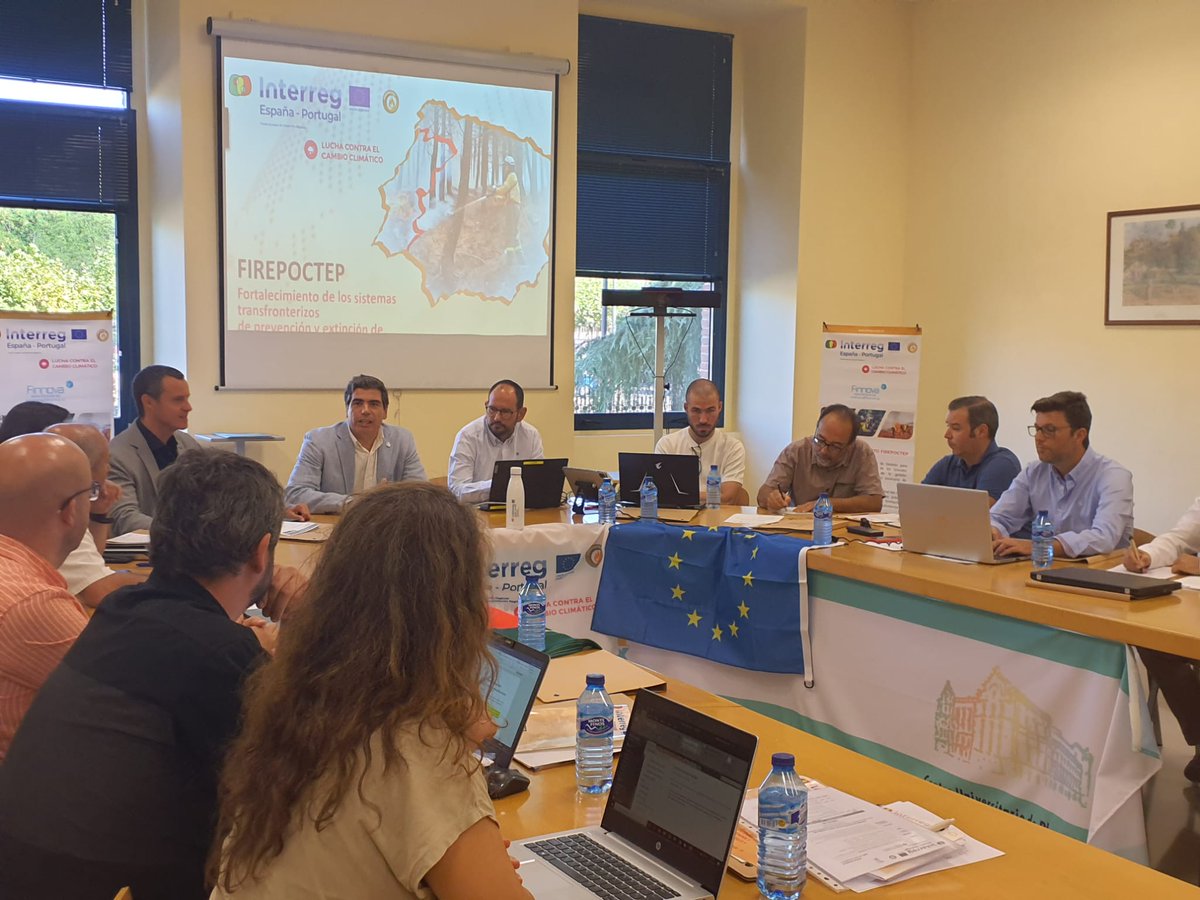 firepoctep's tweet photo. Buenos días desde la Sala de Plenos del @UExPlasencia, donde #Firepoctep celebra hoy la 5ª Jornada Técnica de sus Grupos de Trabajo. Bienvenida del concejal de Medio Ambiente del @Ayto_Plasencia, Sergio López Casares, y el director del @UExPlasencia, Rodrigo Muñoz Quintana. https://t.co/vDLWARy3k4