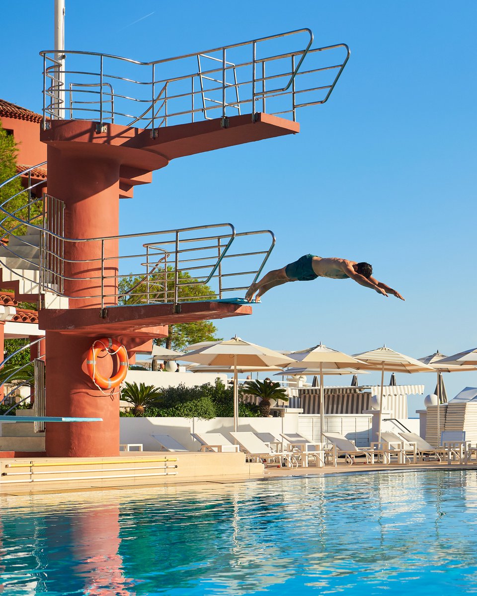 MonteCarloSBM's tweet photo. What better way to start the month than with @montecarlobeach's Sea &amp; Sun Package? 
Relax with lunch at Le Deck restaurant, an afternoon sunbathing between the private beach and the Olympic pool.
More information: https://t.co/4mcieHMciX
#FallInLoveWithMonteCarlo https://t.co/zHnQXtZ9PK