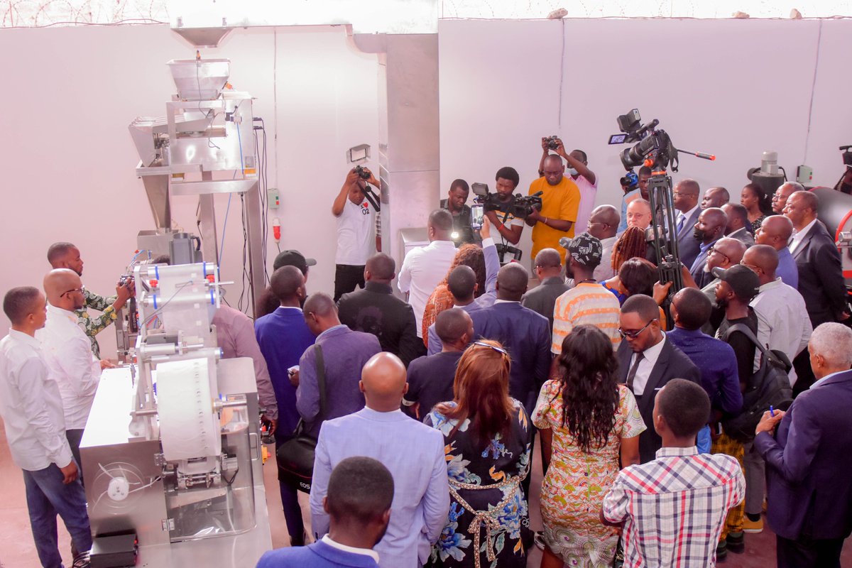 alexismangala56's tweet photo. J'ai été honoré de prendre part samedi dernier à l'inauguration de l'usine de @CafeKinoise, acquise grâce au financement du #COPA_PADMPME (Gouvernement et @Banquemondiale) . Sa promotrice, Mme @tisyamukuna est également notre ambassadrice #COPAJEUNES. https://t.co/Gru2Fb3of2