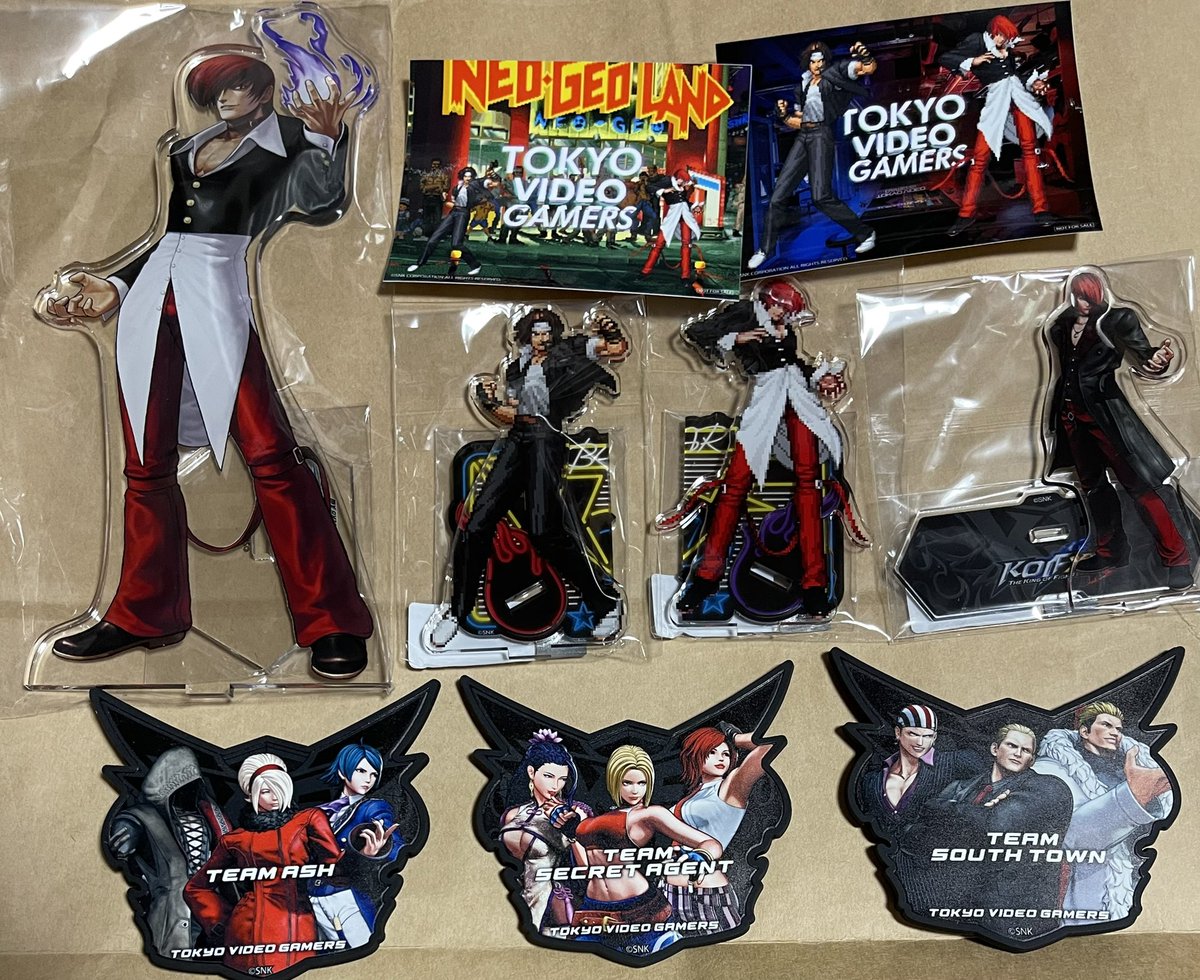 ryu_ayase's tweet photo. 昨日TVGでやってたKOFのイベントで買った物
・八神庵のデカアクリルスタンド
・八神庵と草薙京のドットアクリルスタンド
・八神庵のキャンバスボート
・八神庵のゲーミングマット
・八神庵のランチョンマット
フォロワーさんが言っていた推しは推せるうちに推せ
これは名言だわ
#BAR_KOF
#akibaTVG https://t.co/1Y8r5Nk1g3